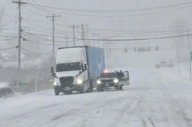 无奈！亚马逊多仓关闭，卖家：我的货在流浪……