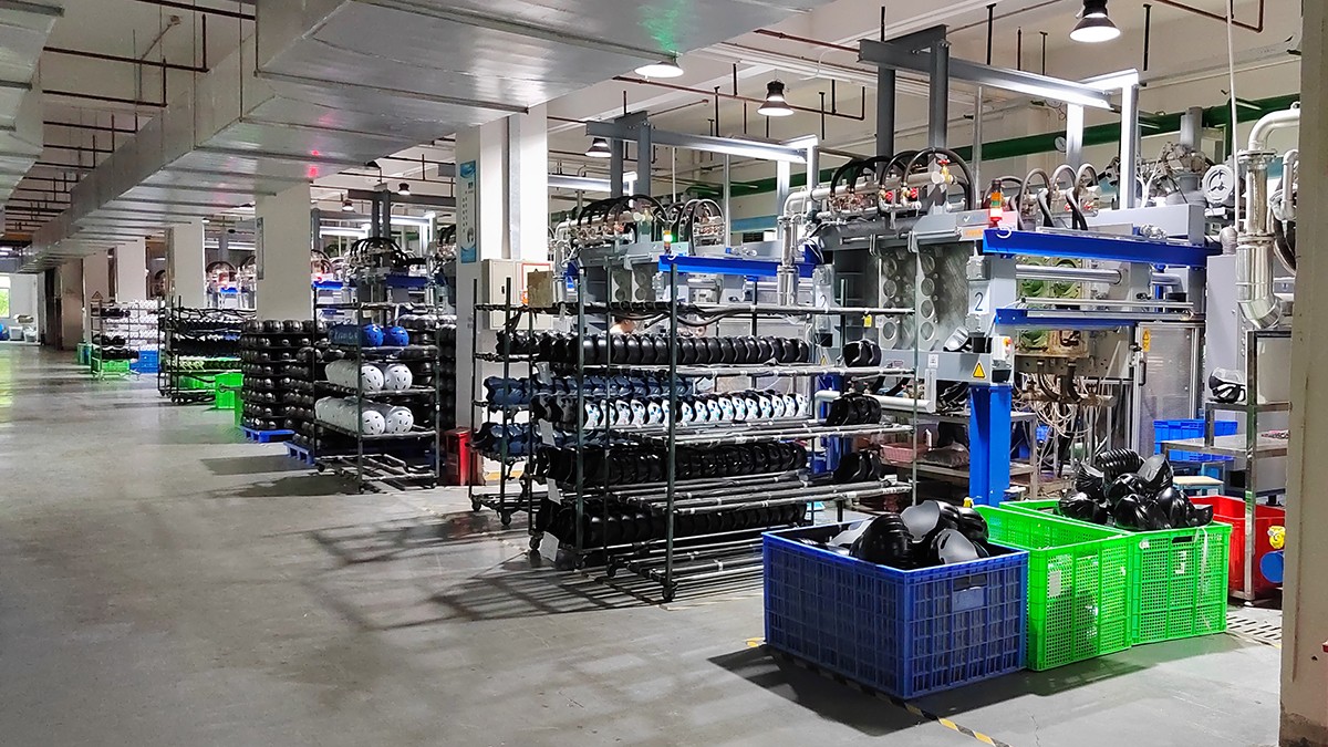 生产工厂 发泡成型.jpg 生产工厂 发泡成型.jpg